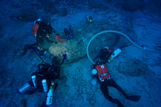 Illustration for article titled Dozens of Cool Artifacts Recovered From the Antikythera Shipwreck